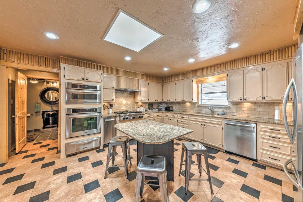 Spacious Ruidoso Home With Hot Tub And Fireplaces Exterior photo
